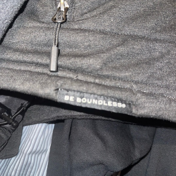 Men's Quilted Black Vest - Picture 4 of 6